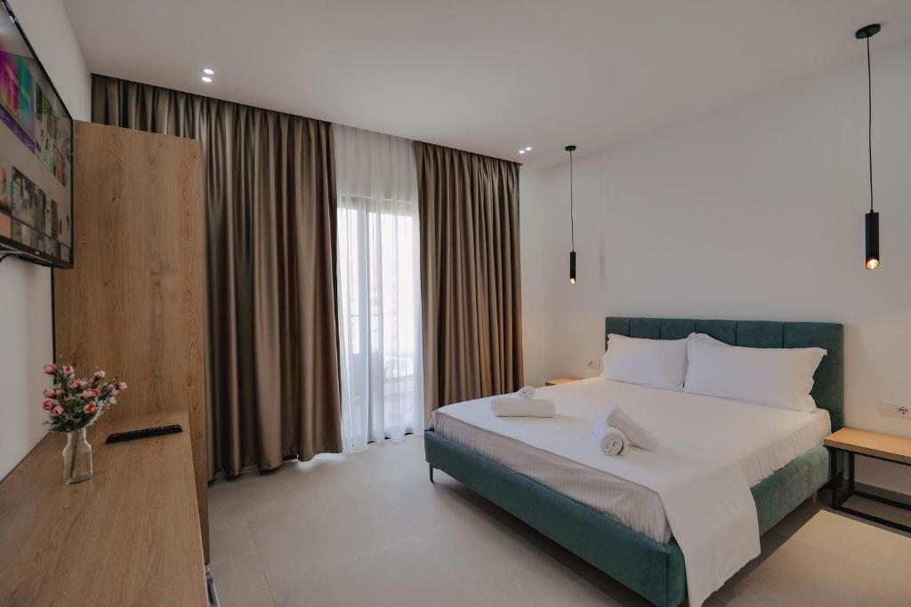 Deluxe Double Room with Side Sea View, Edola Hotel, Sarande